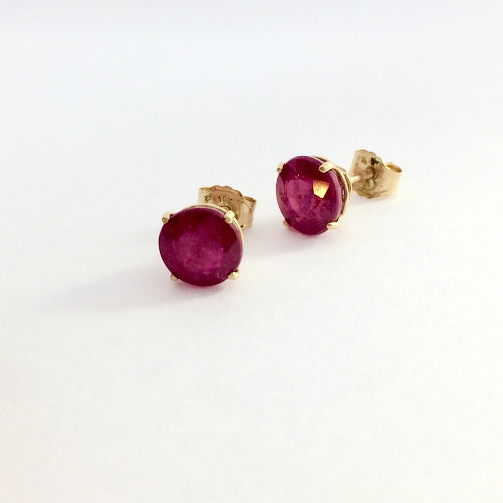 💔SOLD on Etsy💔 10k Ruby Screw back Earrings